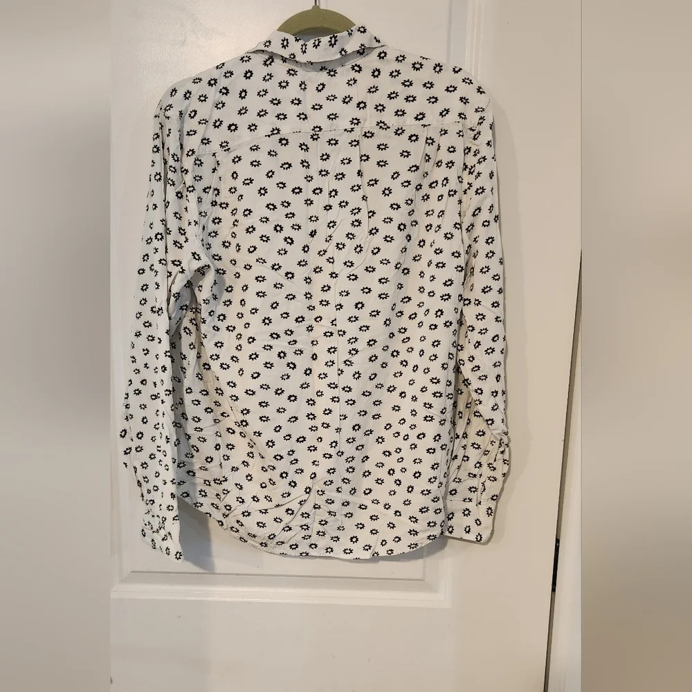 Supreme casual button
